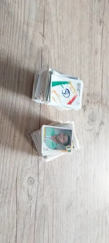 600 figurinhas retiradas da copa do mundo 2002