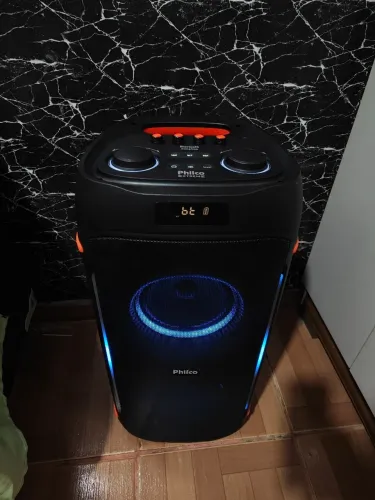 Caixa Philco semi nova com bateria interna