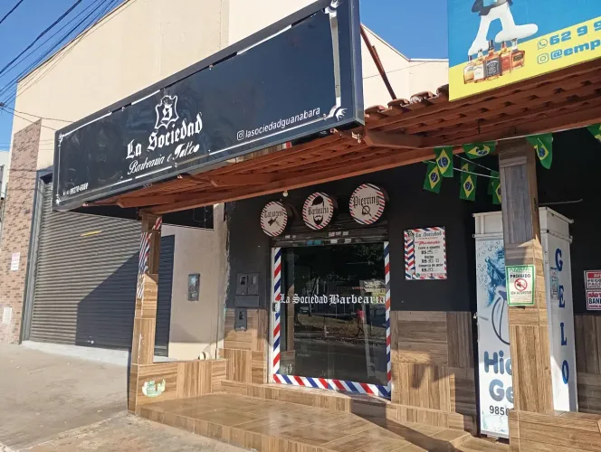Vendo ? barbearia ? completa com mais de 10 anos no local c uma grande clientela