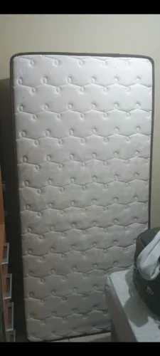 Colchao mola semi novo 