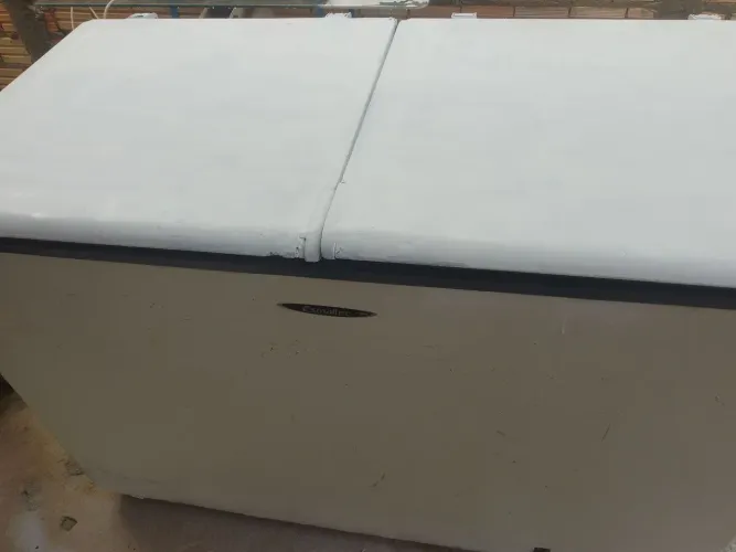 Vende se freezer funcionando perfeitamente usada