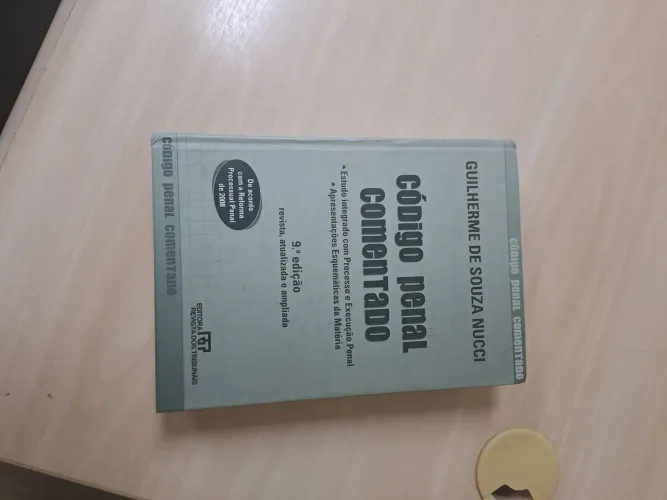 Vendo Código Penal Comentado Guilherme Nucci