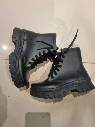 Bota coturno criança tam 27/28