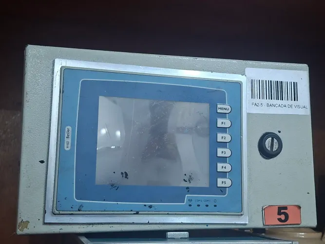 Lote com 2 equipamento Industrial Allen-Bradley PanelView 550 + Beijer Electronics HT60