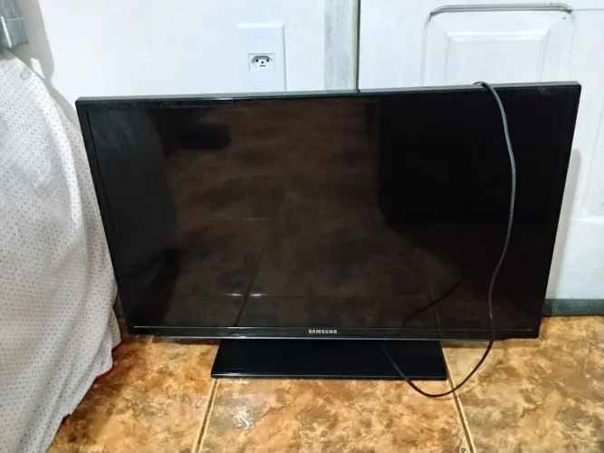 Televisão Samsung 32 polegadas (IMAGEM COM PROBLEMA) LEIA A DESCRIÇÃO