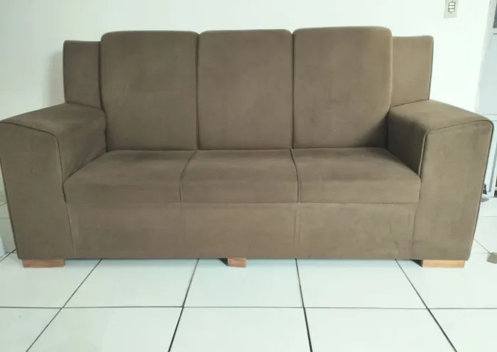 SOFÁ DE TRÊS LUGARES, POLTRONA 