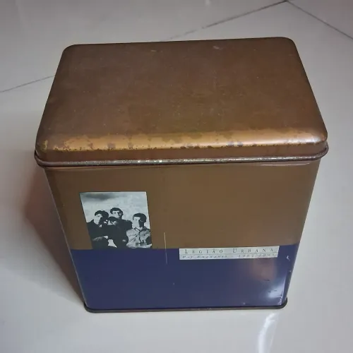 Livro Legião Urbana + Lata com 6 CDs