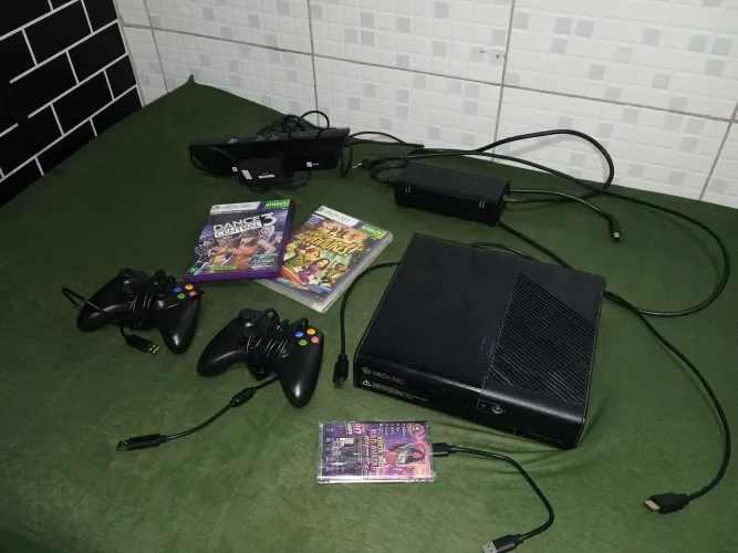 XBOX 360 SUPER SLIM COMPLETO