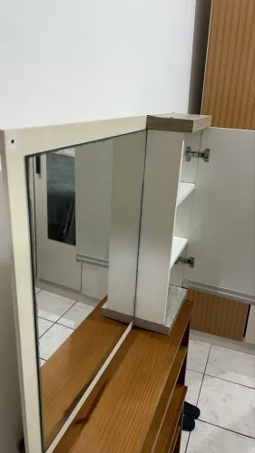 Espelho para banheiro com armário uma porta