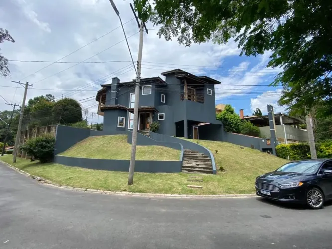 Casa em Condomínio com 3 Quarto(s) e 4 banheiro(s) para Alugar, 600 m² por R$ 13250 / Mês
