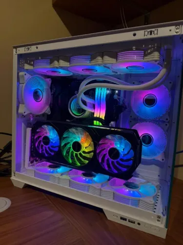 PC Gamer High-End (Ryzen 9, 4070TI Super)