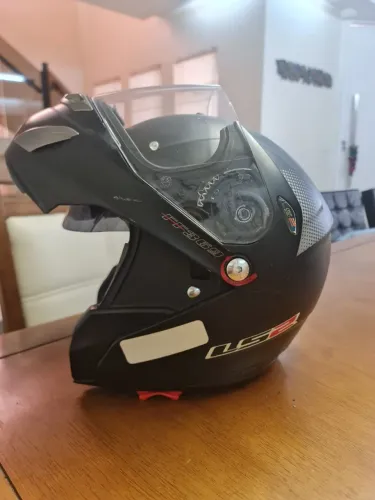 Capacete LS2 FF369. Tamanho L (grande)