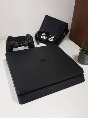 PLAYSTATION 4 (PS4) SEMINOVO + CAPA + DOIS CONTROLES ORIGINAIS- PARCELO EM ATÉ 10x