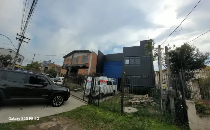Imóvel para aluguel tem 280 metros quadrados em Santa Maria Goretti - Porto Alegre - RS