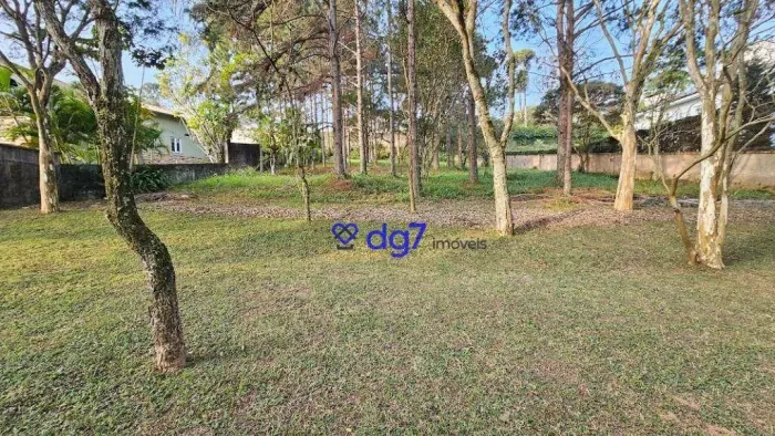 Terreno em condomínio fechado na Granja Viana 1985m. Rua Tangará