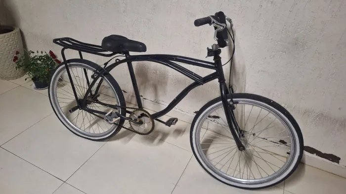 Bicicleta preta aro 26