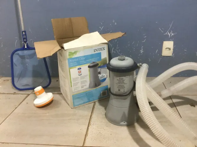 KIT P/ PISCINA   >  BOMBA FILTRO INTEX 2.000 LITROS/HORA  +  kIT LIMPEZA