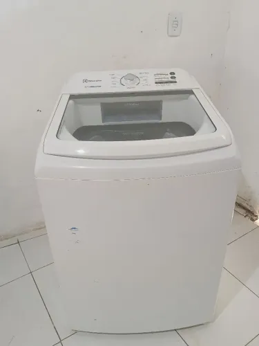 Vendo uma máquina de lavar roupa Electrolux jet clear 17 kg bem conservada funcionando