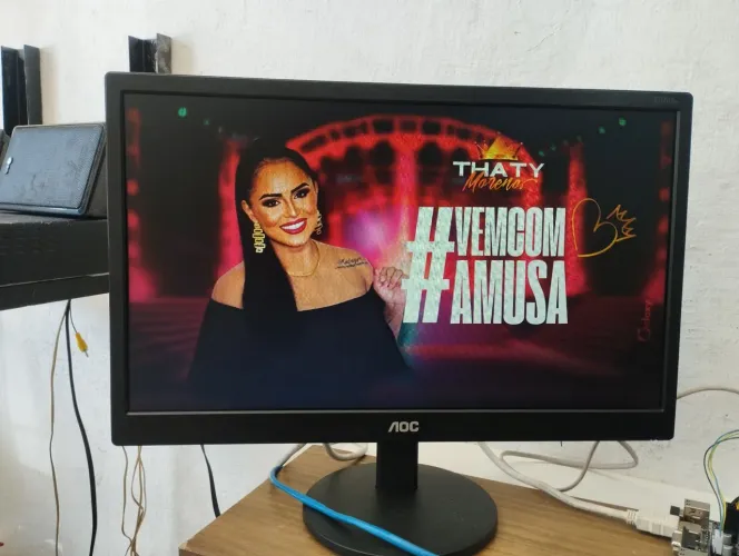 Monitor AOC 19 polegadas (estado de novo)<br>Entradas HDMI e VGA