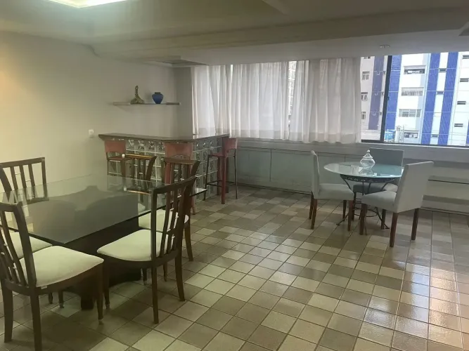 1 por andar, 3 qts 2 sts 1 reversível, sala 3 ambientes, 169m2 util, 1 levador, 2 vg livre