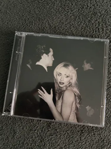 CD Sabrina Carpenter ? Man?s Best Friend (Capa Alternativa)