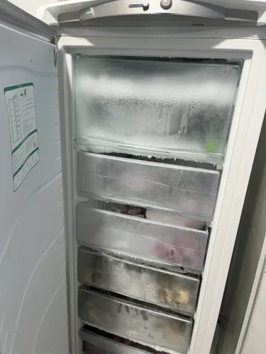 Vendo Frezzer Cônsul Sminovo poucas Marcas de uso Funcionando perfeitamente