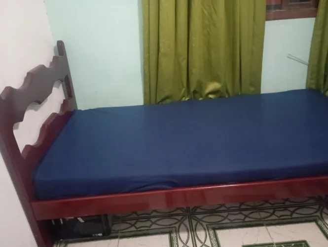 Cama de madeira maciça