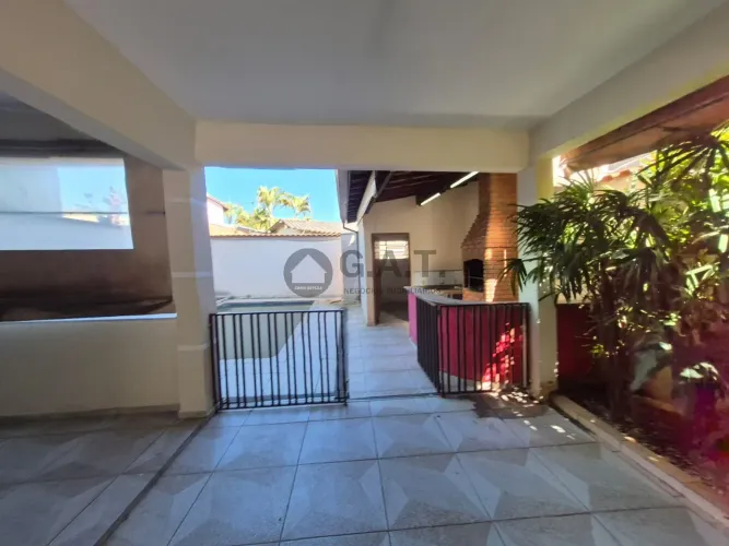 Aluguel de Casa com 6 Quartos e 2 Suítes no Jardim América, Sorocaba-SP - 320m², 8 Vagas d
