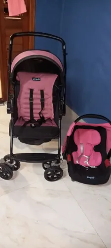 Bebê conforto + carrinho de bebê marca burigoto