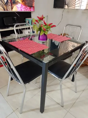 Mesa de vidro com 4 cadeiras entrego