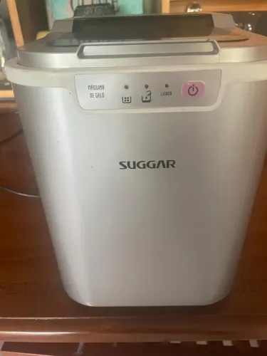 Maquina de gelo Suggar 12kg em24 horas