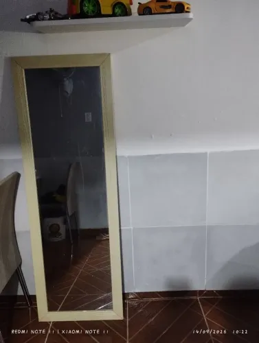 Vendo espelho grande valor 100 reais não faço entregas retirar no bairro morro da liberdad