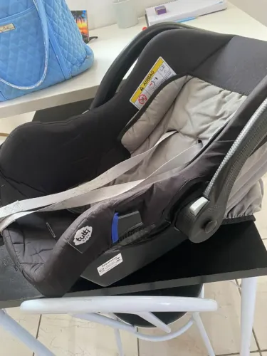 Bebê Conforto Tutti Baby + espelho retrovisor para ver o bebê