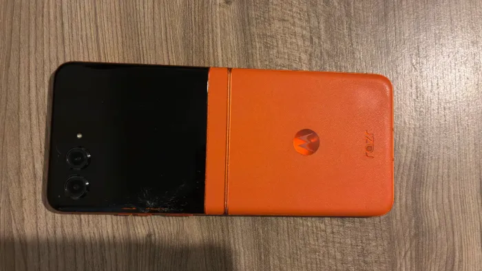 Motorola Razr 50 para Peças ou Reparo - Liga Normalmente