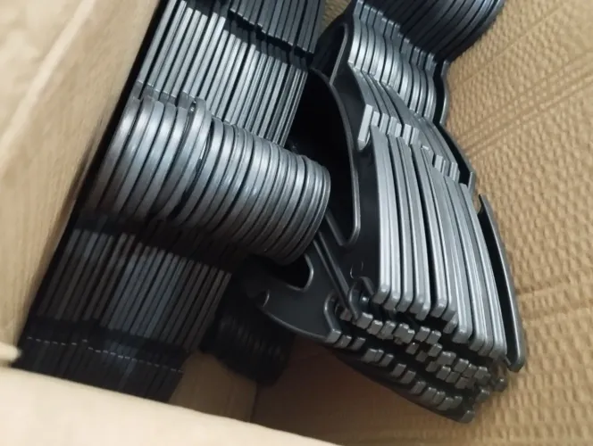 50 cabides adulto plástico preto