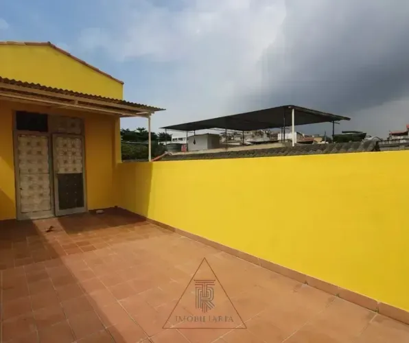 Casa à Venda - Frente e Fundos - Ramos
