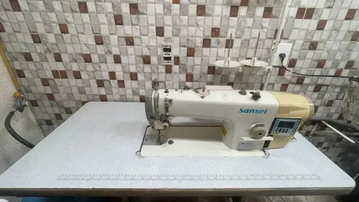Máquina Reta Industrial Eletrônica Sansei - Completa!