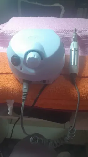 Motor de unha e cabine uv led de unha . Semi novo funciona perfeitamente.