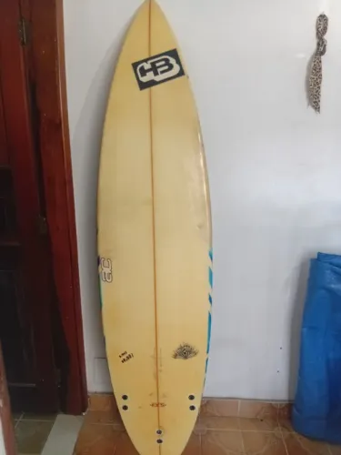 Prancha de Surf HB, usada, 2 mts,  sem as 3 quilhas, bom estado, sem avarias ou trincados.