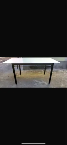 Mesa de metalon com mdf