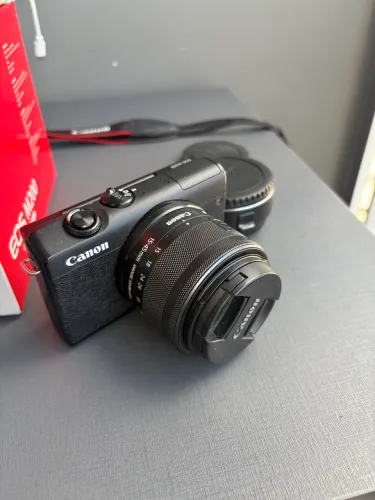 Câmera Canon M200