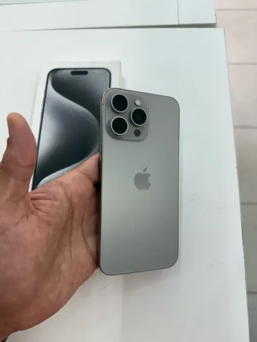 iPhone 15 PRO MAX 256gbs titanium natural ( Bateria: 100% ). Ac cartão