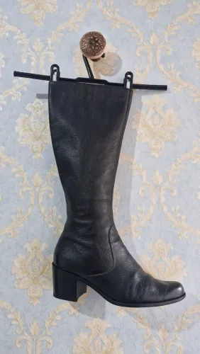 Bora preta de couro cano longo