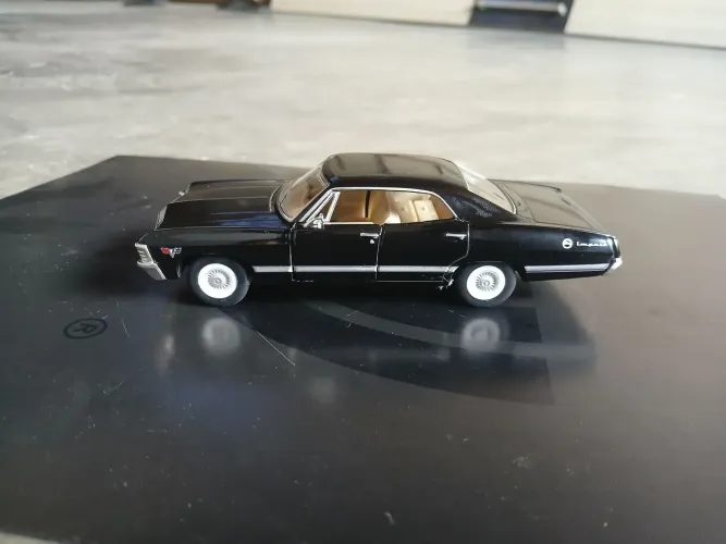 Carro Impala 67 miniatura (Supernatural)