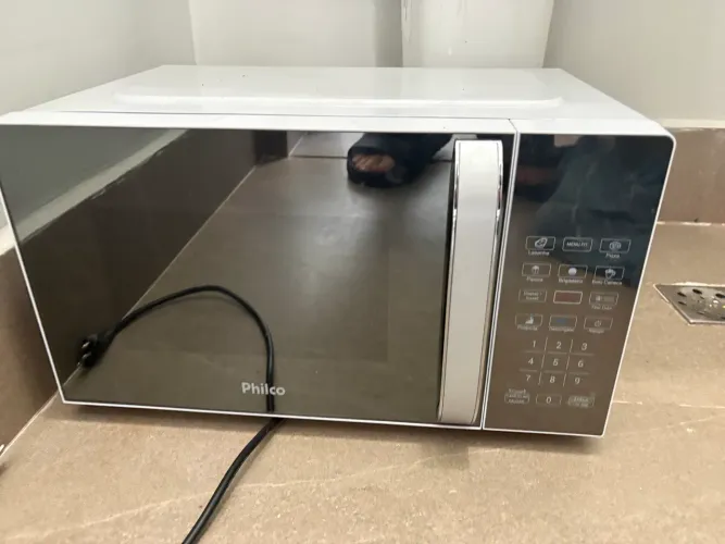 Microondas 22L 220v