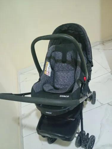 Kit carrinho com bebê conforto e berço