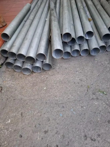 Tubos galvanizados cortados