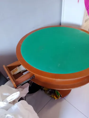 Mesa de cartas e jogos