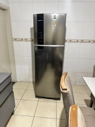 Geladeira seminova com amassados