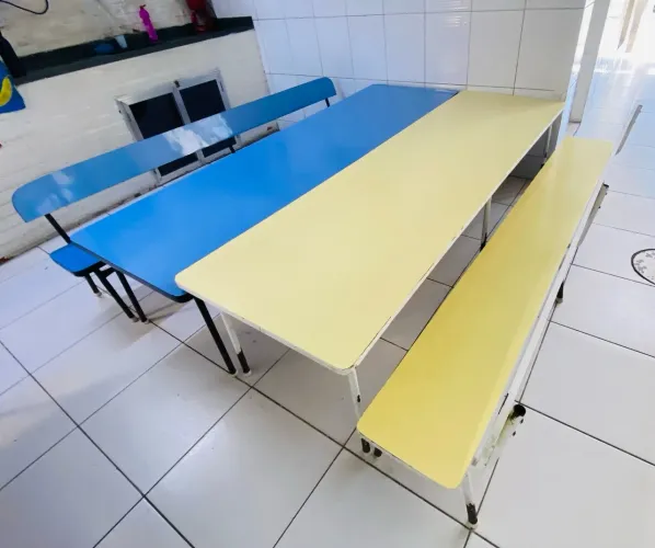 Mesas para Refeitório Infantil ( 1 mesa + 2 bancos com encosto )